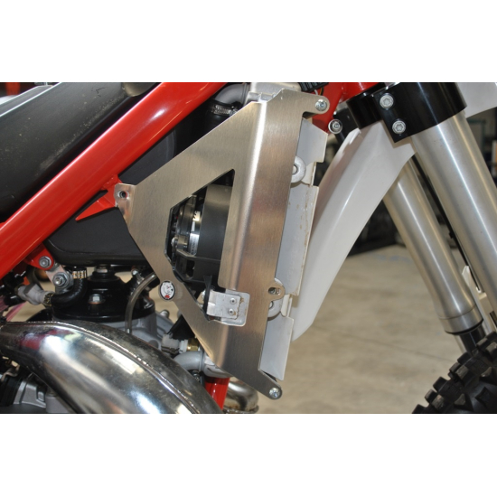 RADIATOR BRACES BETA 300XTRAINER 2016 - 2018 #1