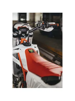 X-GRIP SEAT COVER BABOONS BUTT BETA RR 2020- (RED * BLACK) XG-241*